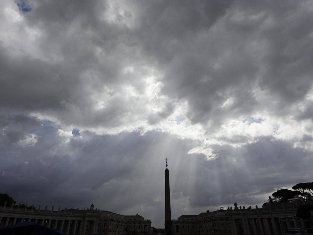 Imágenes de los fieles en el segundo día de cónclave