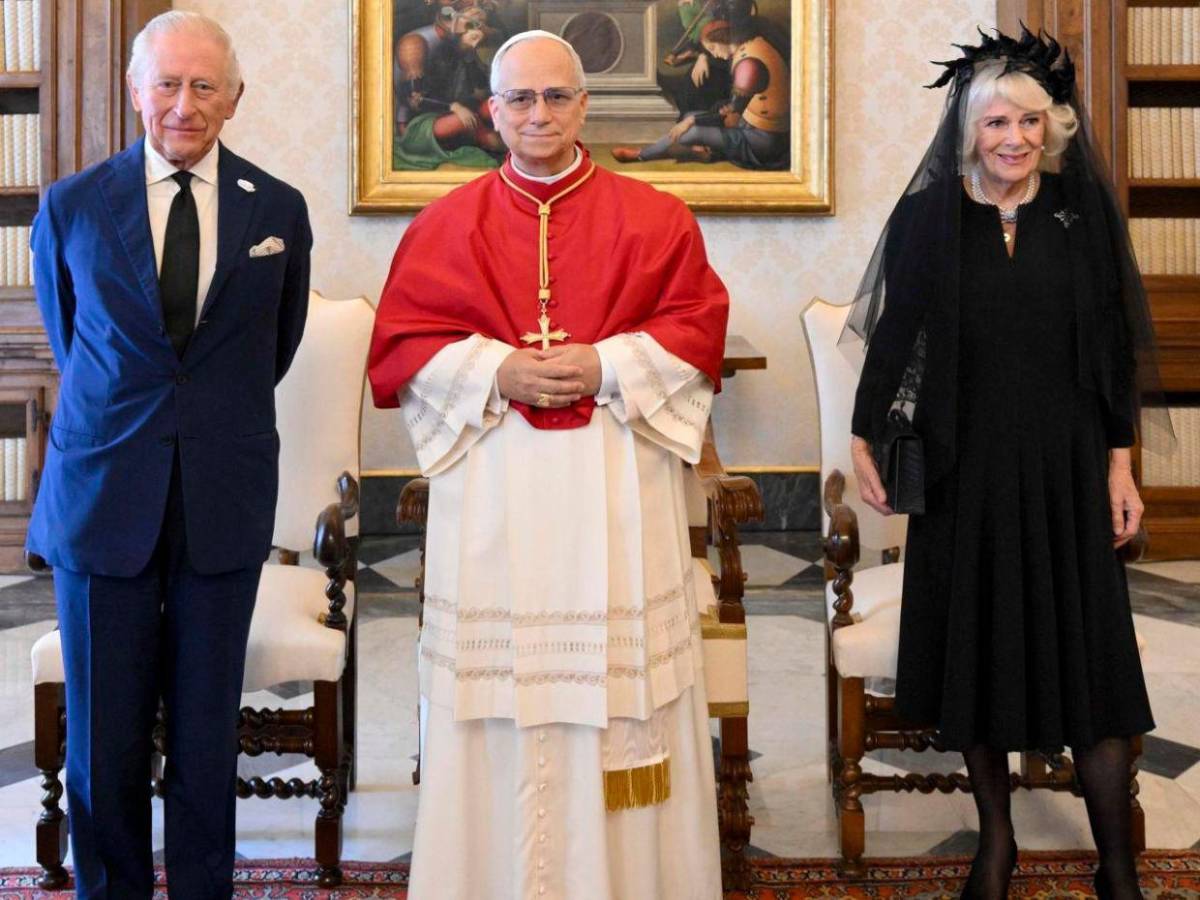 Rey Carlos III y papa León rezan juntos en la Capilla Sixtina: así fue el encuentro en el Vaticano