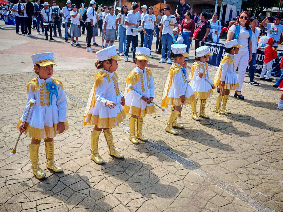 ​​​​​Niños y jóvenes llenan de color y tradición las fiestas patrias en Marcovia, Choluteca