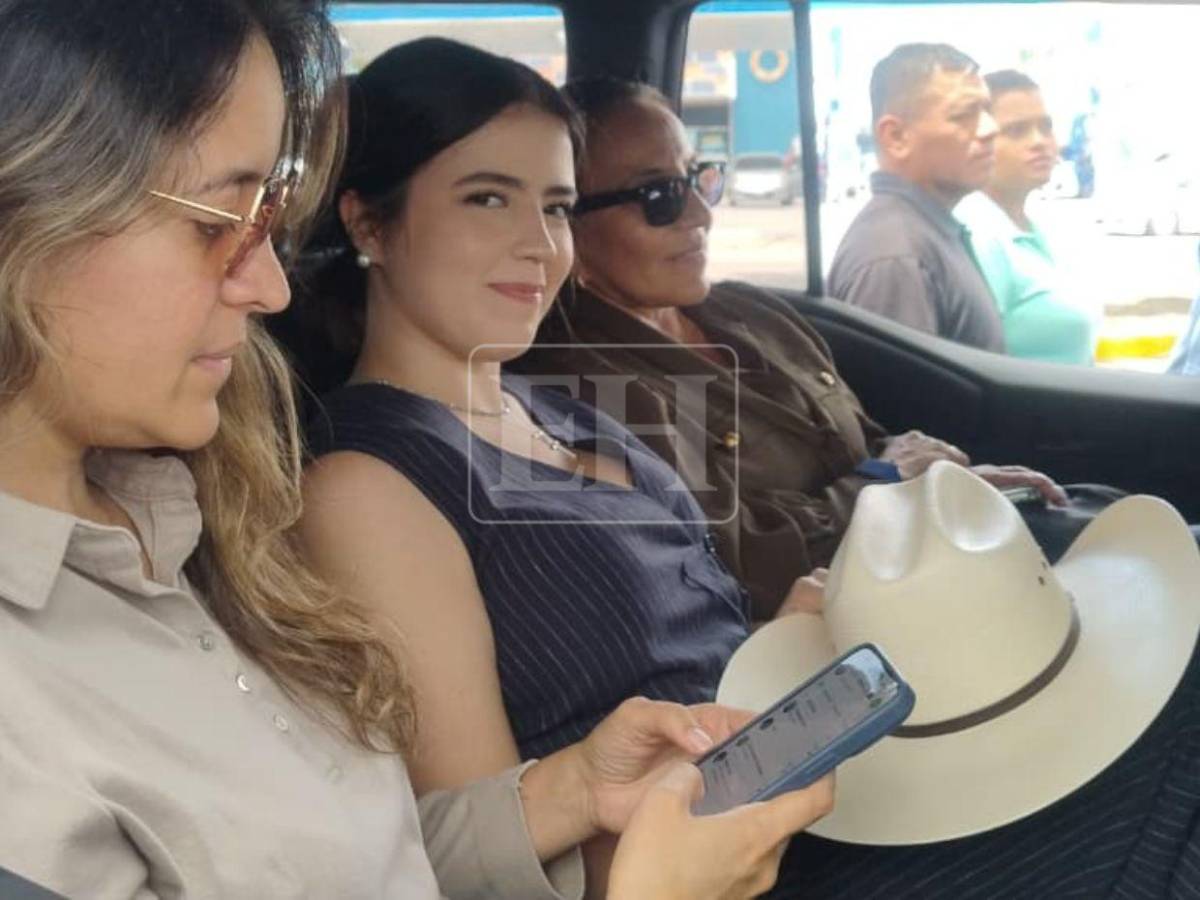 “No voy a dar más detalles... tengo enemigos”: Así salió Manuel Zelaya y su familia rumbo a México