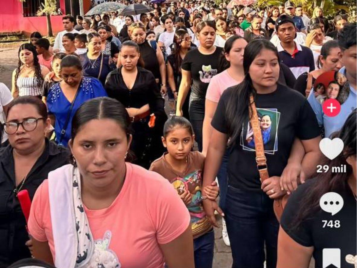 “Vuela alto, mi amor”: pareja de Litzy Espinoza, joven que murió tras someterse a una cesárea