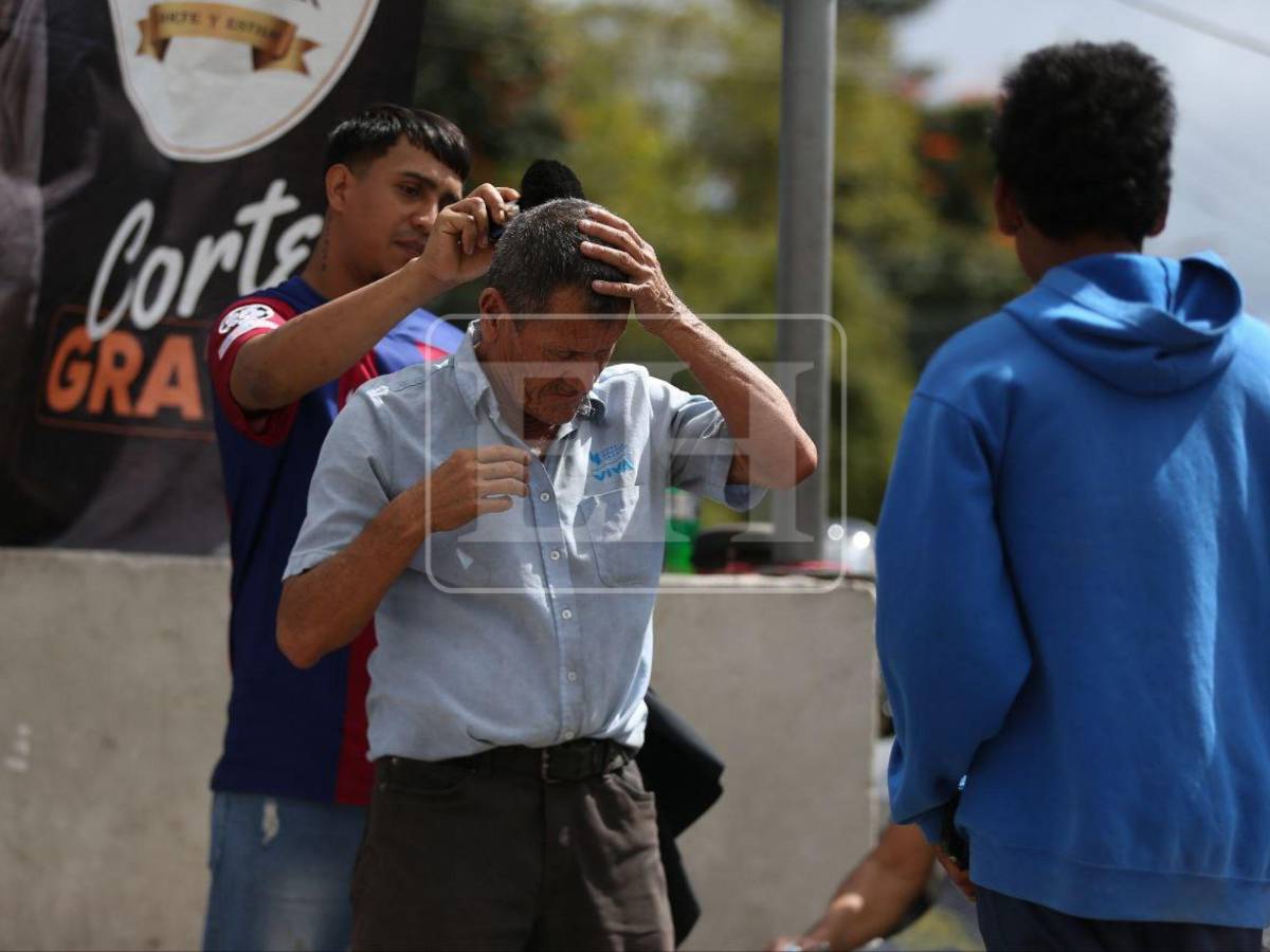 ¿Necesita un corte gratis? José Trejo ofrece sus servicios a pacientes del Hospital Escuela