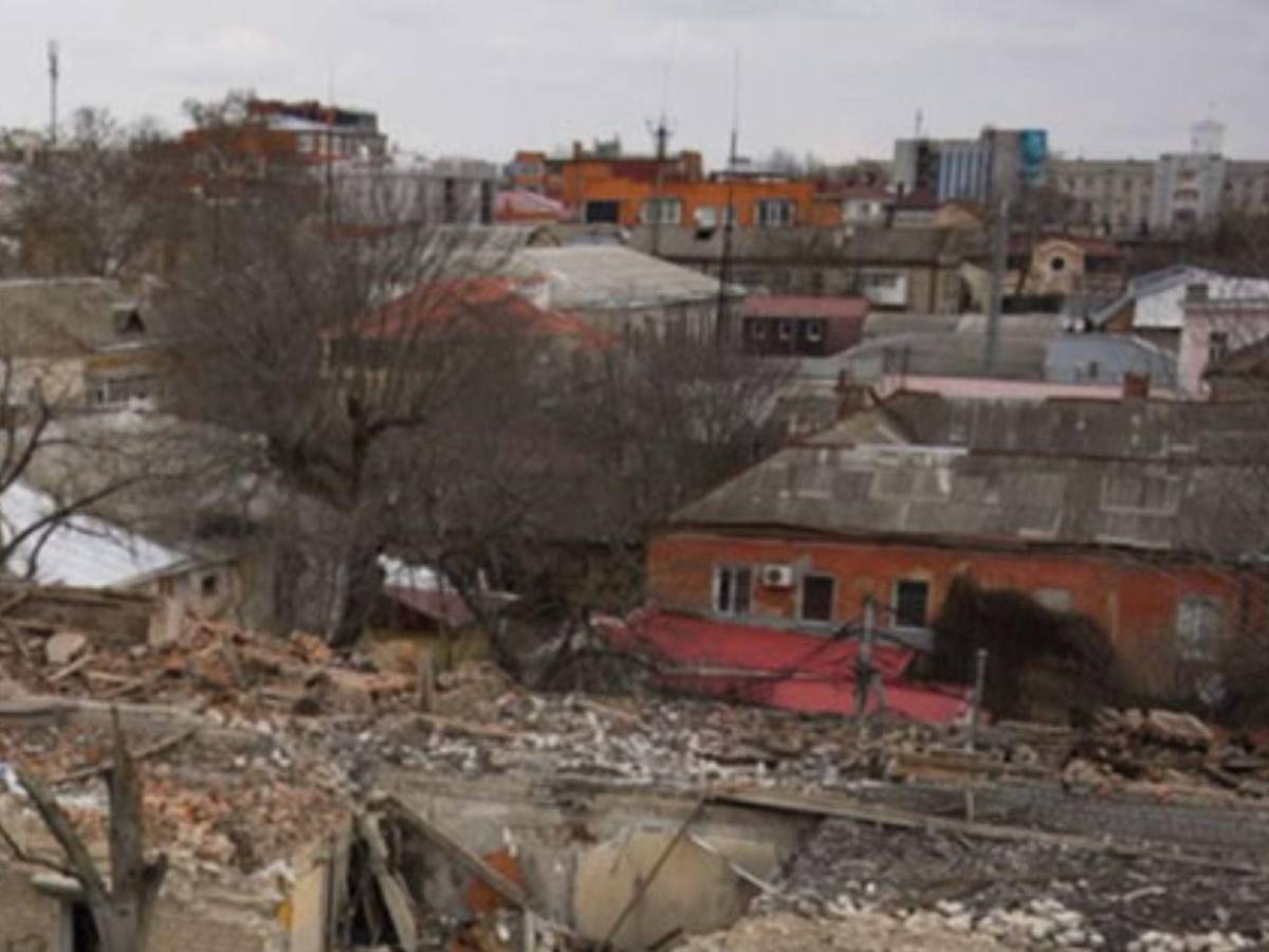 Sin comida ni salida: miles siguen atrapados en región de Ucrania pese a tregua con Rusia