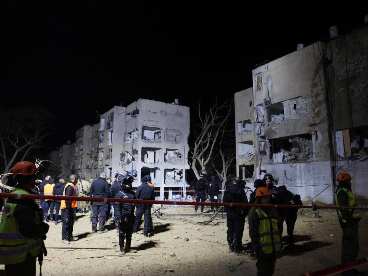 Israel al borde de la emergencia tras ataque con misiles iraníes que deja destrozos