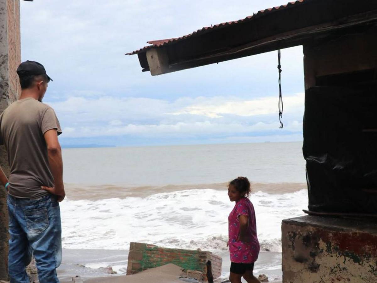 Las imágenes que deja el fuerte oleaje registrado en Cedeño por tormenta Cristina