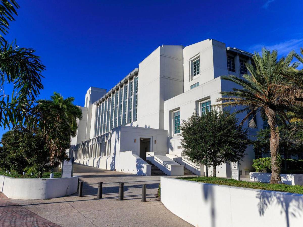 Acusado de intentar matar a Trump inicia su juicio con referencias a Hitler y Putin