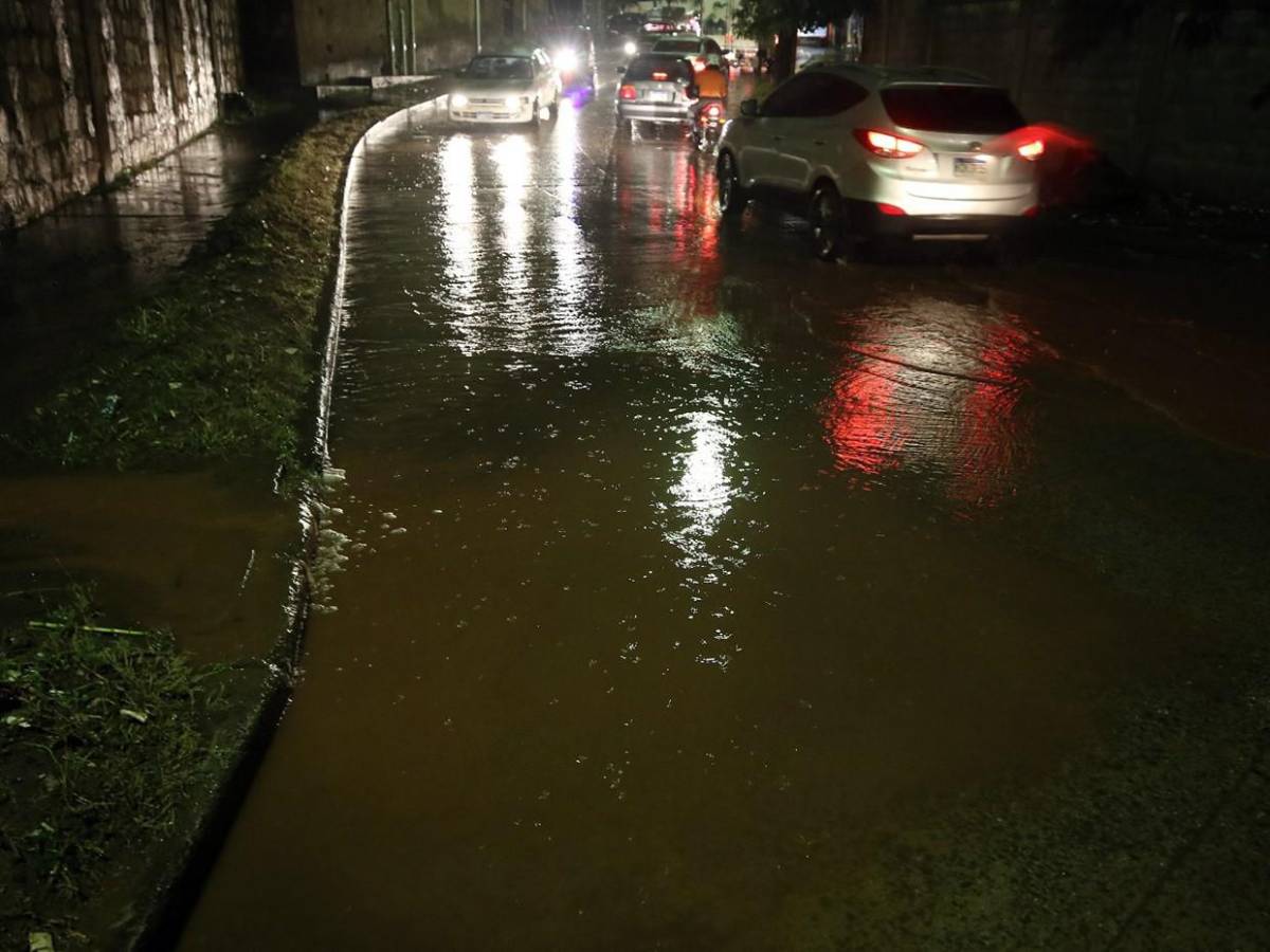 Recomendaciones ante ingreso de frente frío que dejaría inundaciones repentinas y potentes rachas