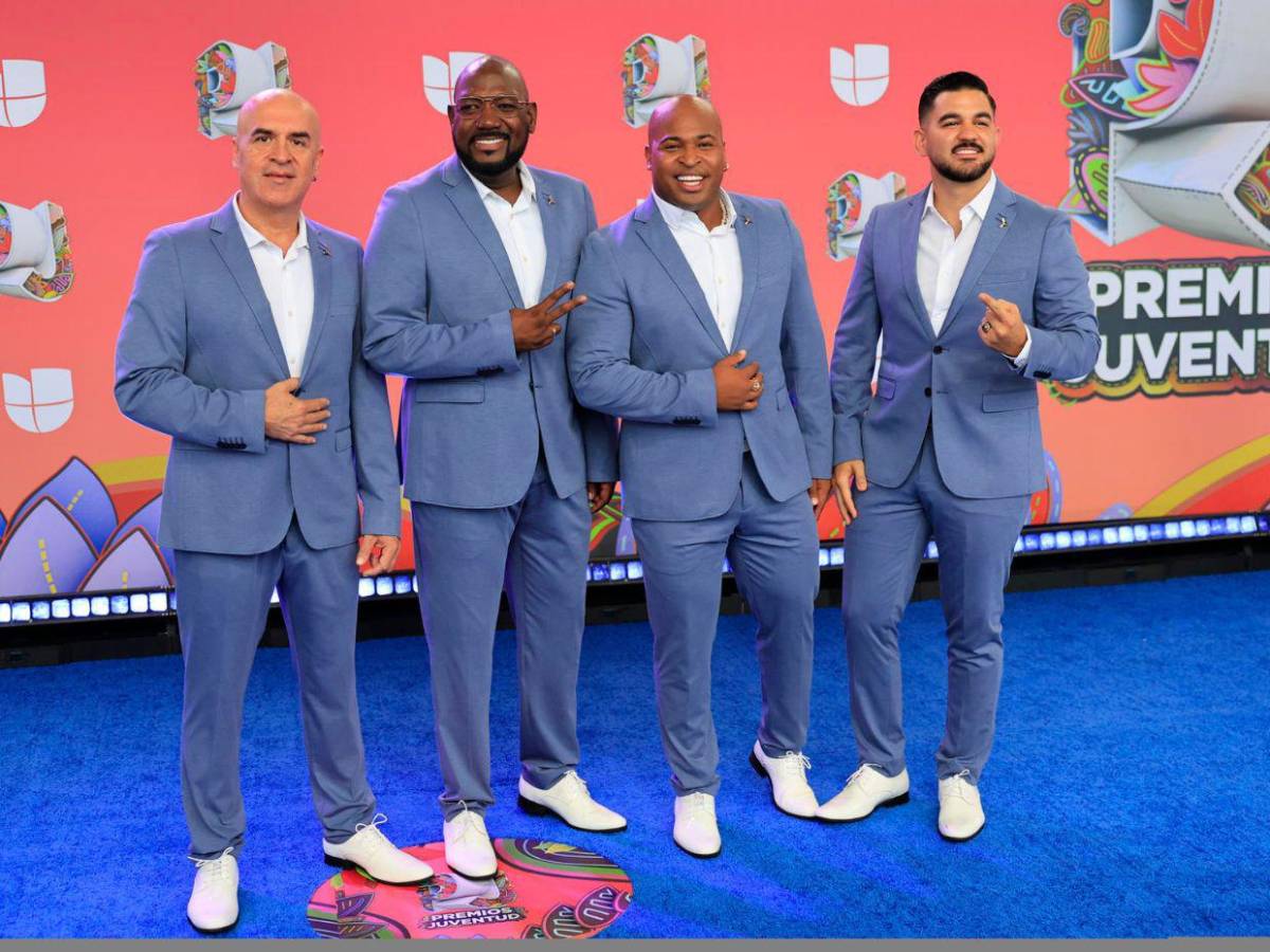 Así lucieron los famosos en la alfombra azul de Premios Juventud