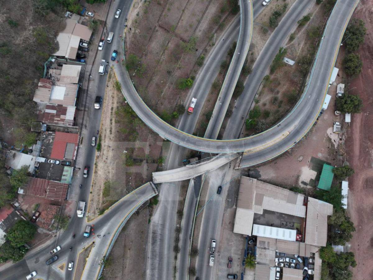 Vista aérea revela magnitud del daño en el puente Juan Manuel Gálvez