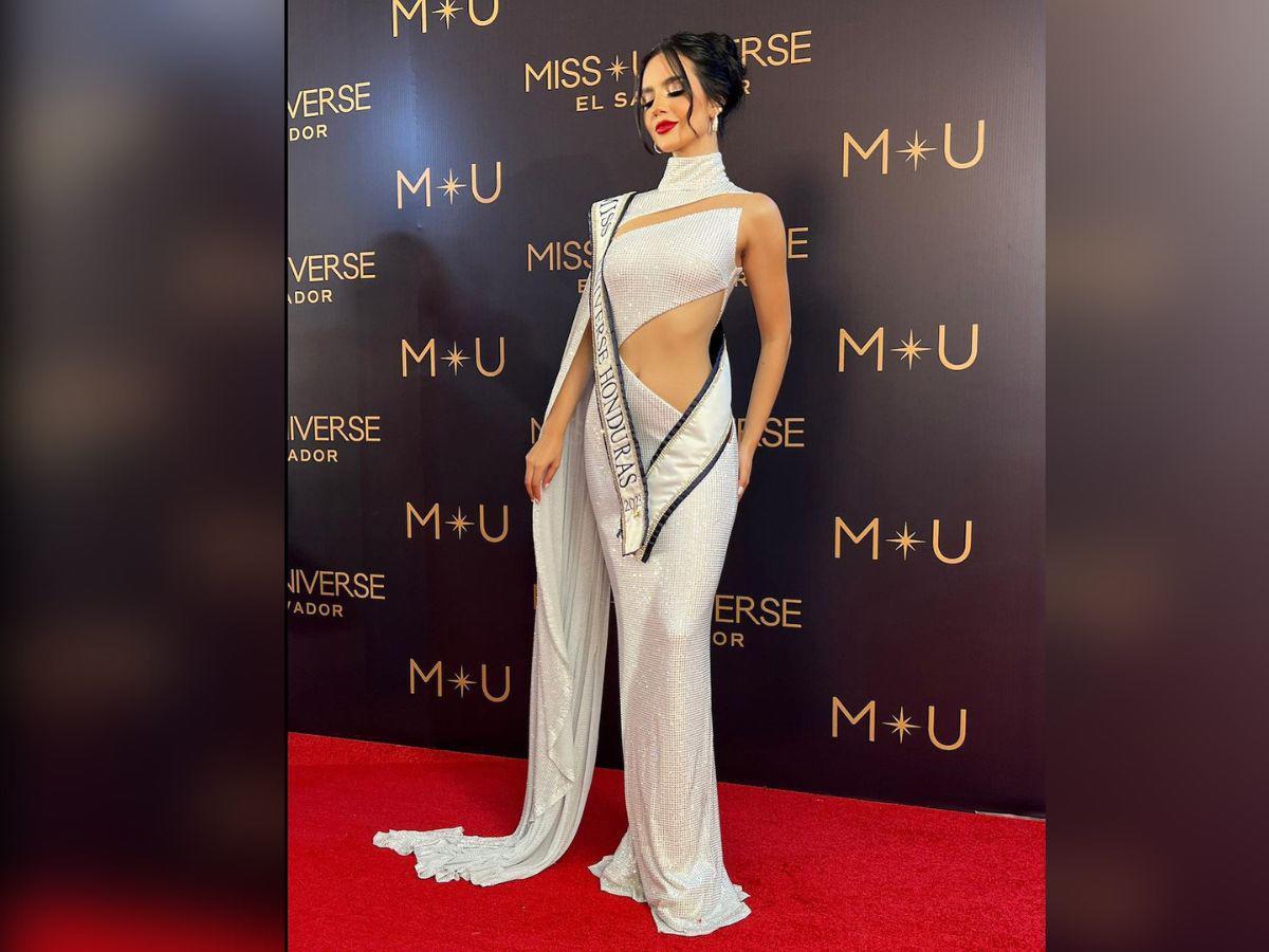 $!La bella hondureña lució como toda una reina de belleza y muchos aseguran que se ganó un lugar entre las finalistas con este vestido.