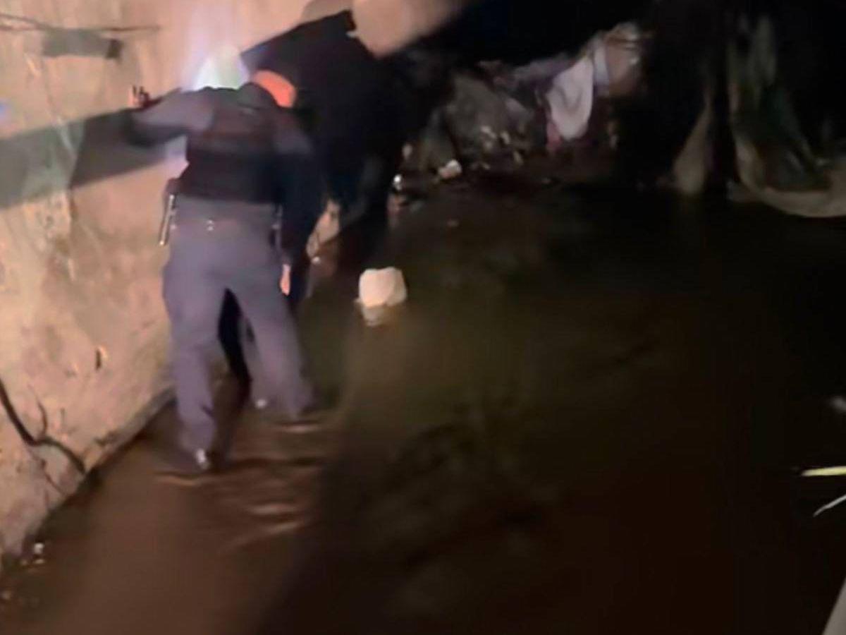 “Un laberinto sin salida”: así es el tenebroso túnel que se llevó al policía Kevin Pérez y al pequeño Eliú