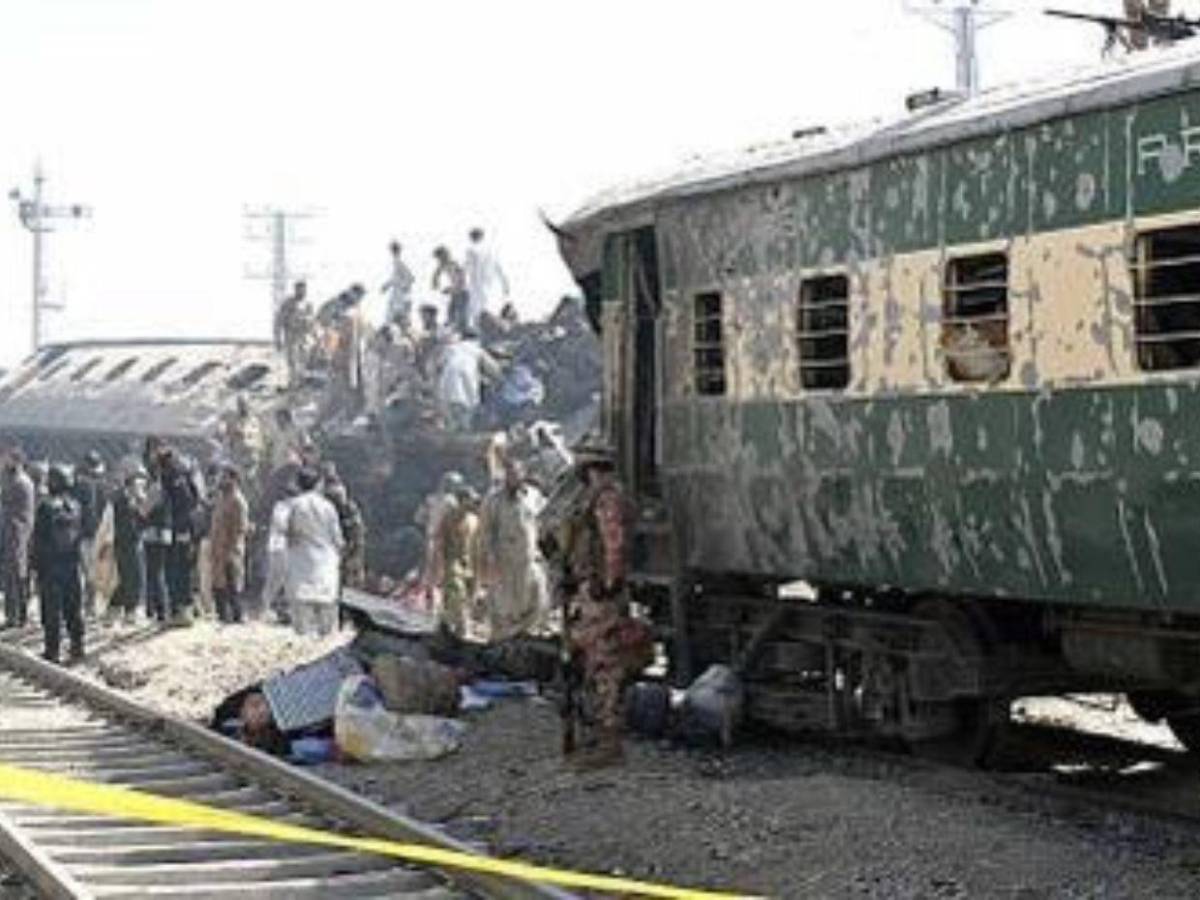 Ataque terrorista contra un tren deja al menos 29 muertos y 102 heridos en Pakistán