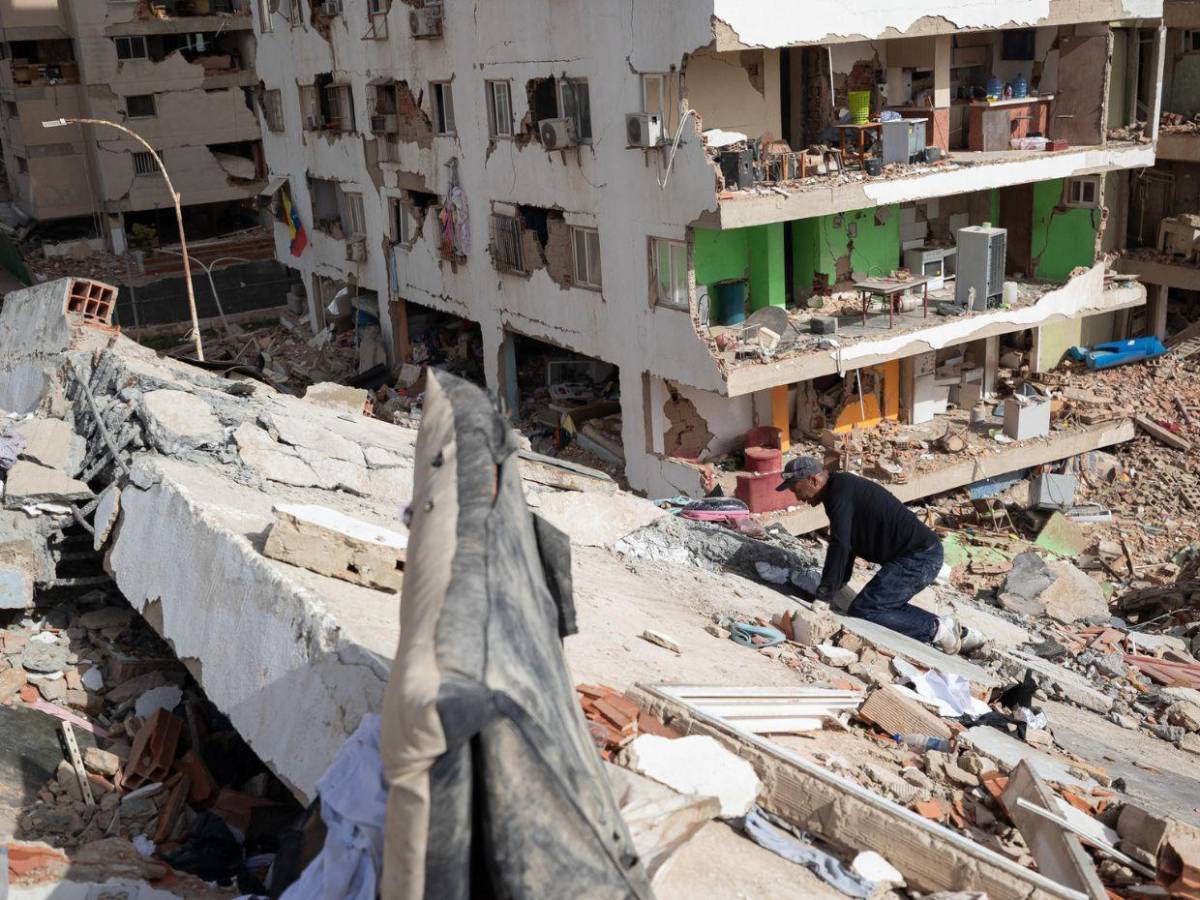 Padres desesperados recorren hospitales y morgues buscando a sus hijos tras terremotos en Venezuela