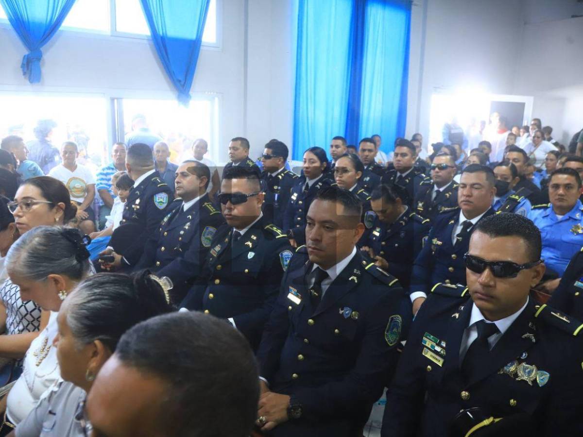 El último beso de despedida de su hijo: conmovedoras fotos del policía Kevin Pérez