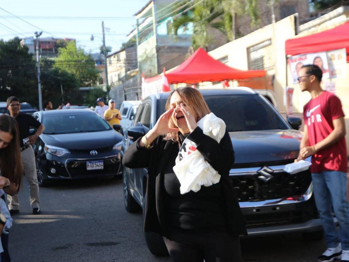 “Llorón traidor” le gritan a Jorge Cálix simpatizantes de Libre en su centro de votación