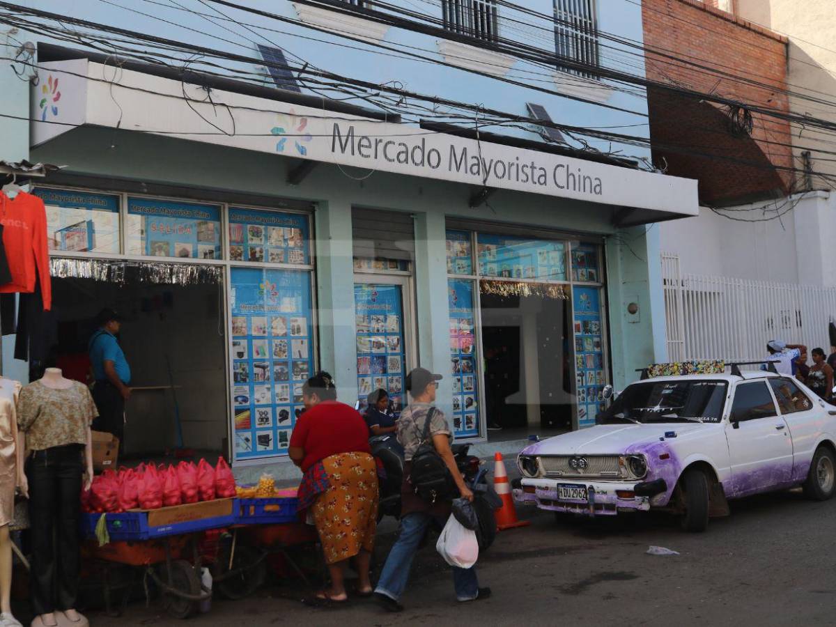 Competencia desleal: Comercios chinos van ganando terreno en la capital