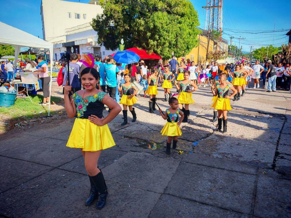 Con carrozas, música, bailes y bellas palillonas, Choluteca celebra su 180 aniversario​​​​​