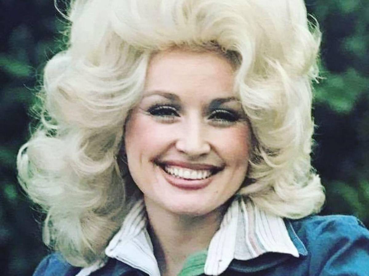 Dolly Parton cumple 80 años: entre el éxito, la salud y un legado solidario