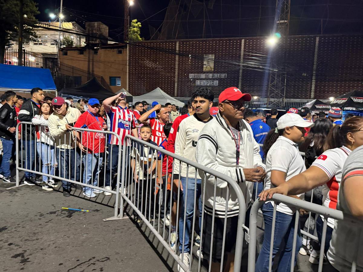 Afición del Xelajú sorprenden en el Nacional, llegada de la Ultra Fiel y la belleza del Olimpia