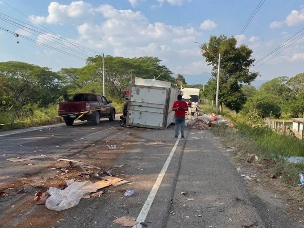 La caótica escena que dejó la colisión de un bus contra varios vehículos en Guaimaca