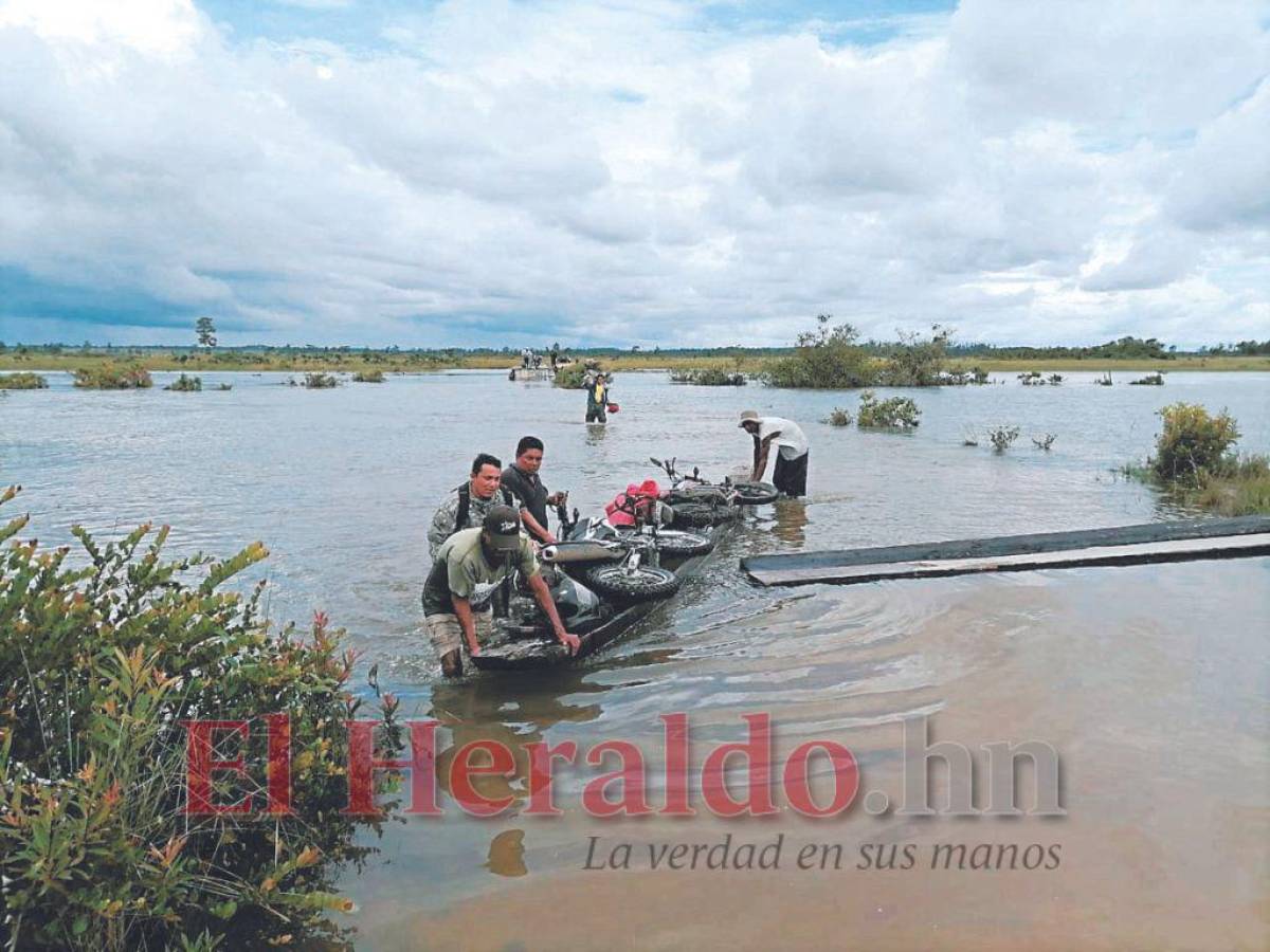Las inundaciones el martes comenzaron a afectar varios municipios del lejano departamento de Gracias a Dios, donde la población también reclama la presencia de gobierno central.