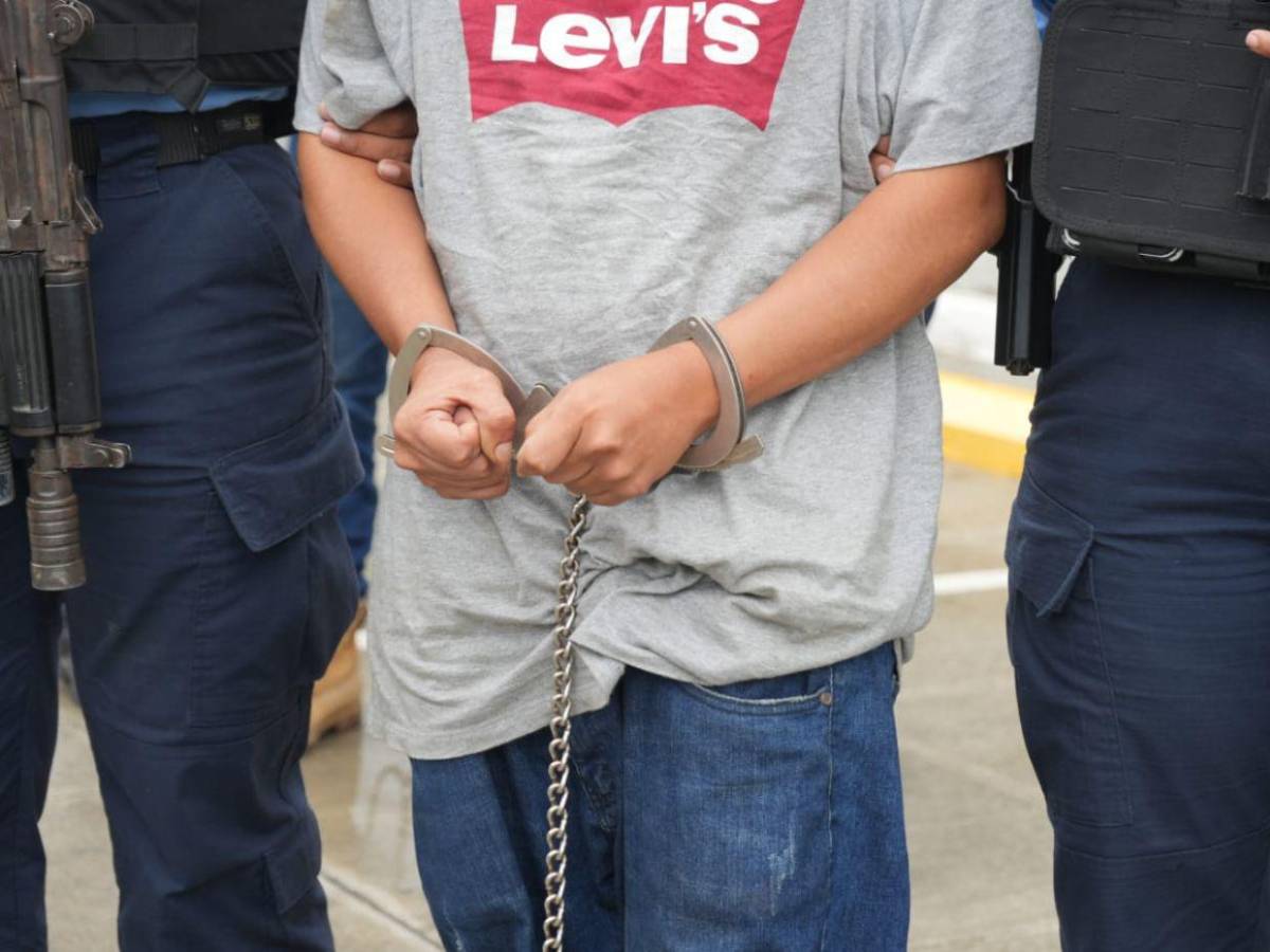 Encadenados de pies a manos: “Ready” y “El Chino”, terroristas de la MS-13 capturados en Choloma