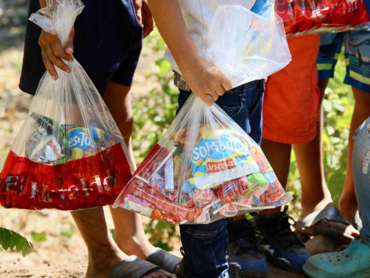 Con dulces que llegan al corazón, EL HERALDO y sus lectores alegran a los niños del Corredor Seco