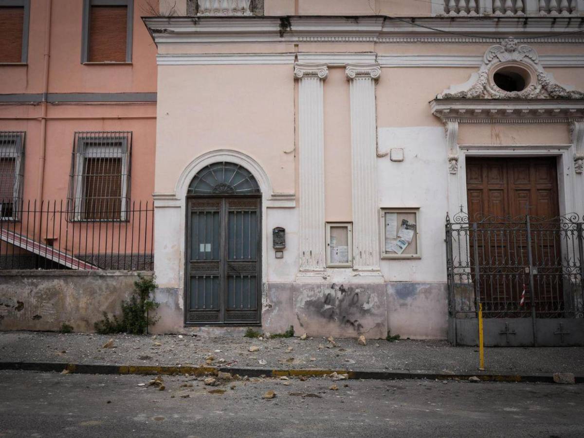 Terremoto de magnitud 4.4 causa pánico en la población de Nápoles, Italia