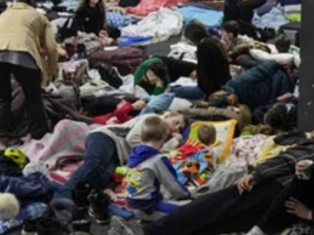 Sin comida ni salida: miles siguen atrapados en región de Ucrania pese a tregua con Rusia