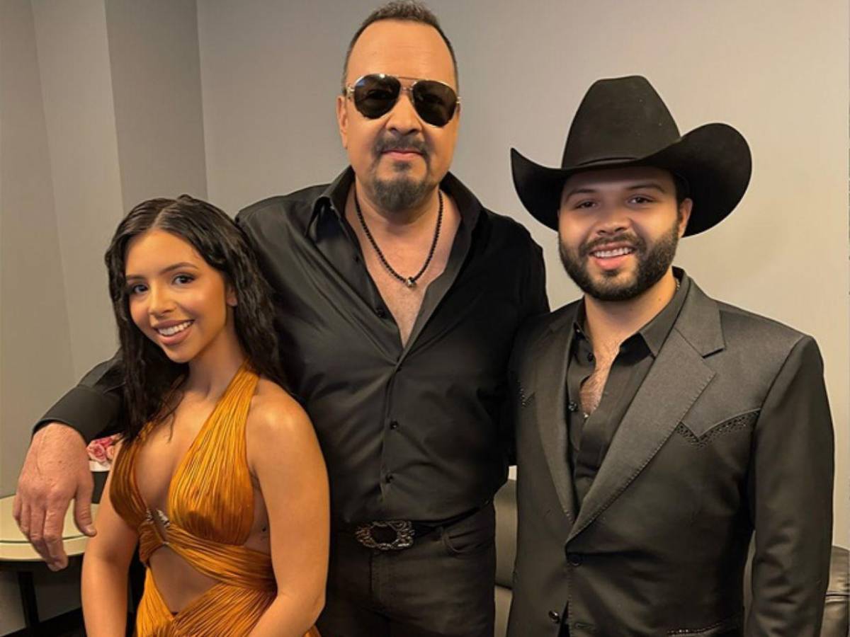 No, pues sí, esponjas: Pepe Aguilar graba cuerpo de Ángela y desata escándalo