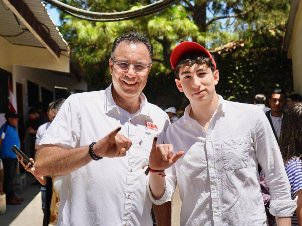 Precandidatos presidenciales ejercieron su voto en las primarias en Honduras