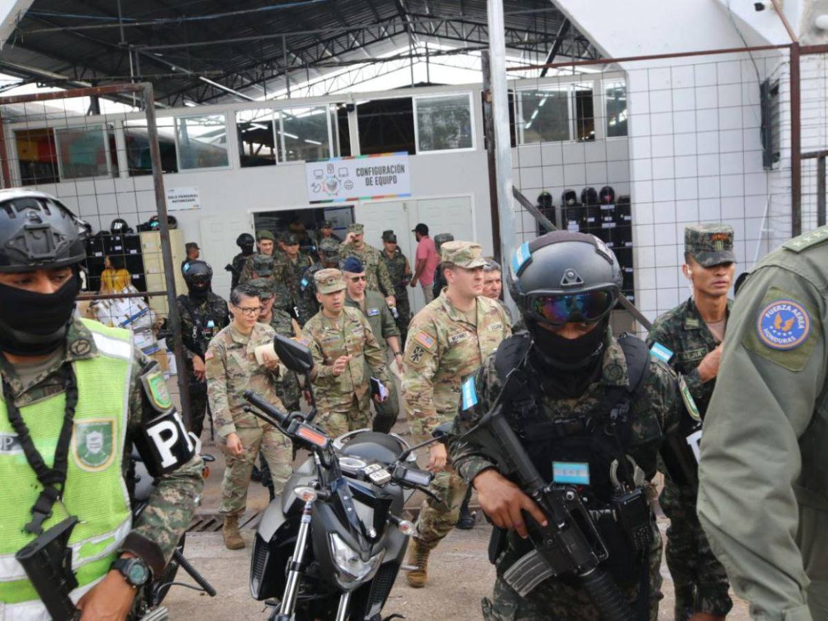 Militares de Estados Unidos y Brasil hacen recorrido por el CLE y se reúnen con Roosevelt Hernández