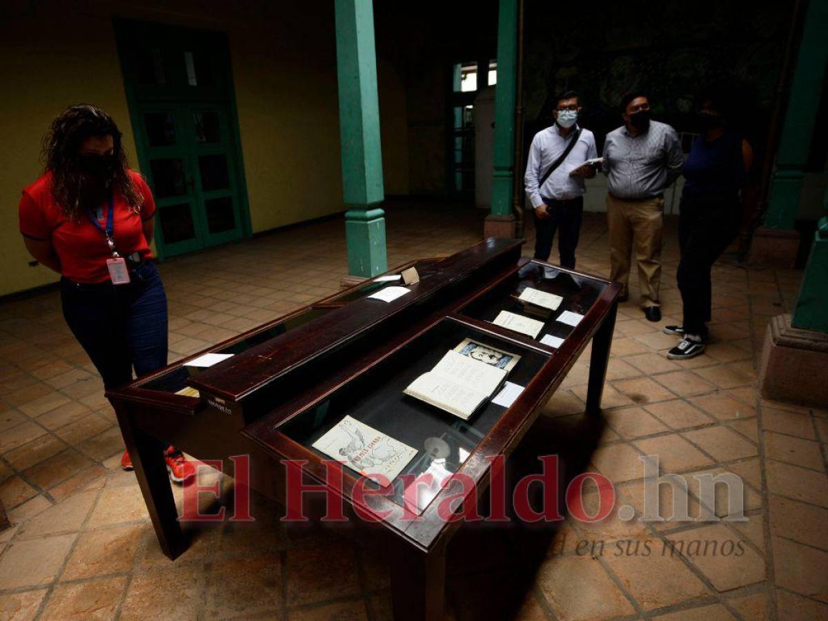 En el Fondo Antiguo está un libro con más de 500 años, también hay libros exclusivos de escritores hondureños.