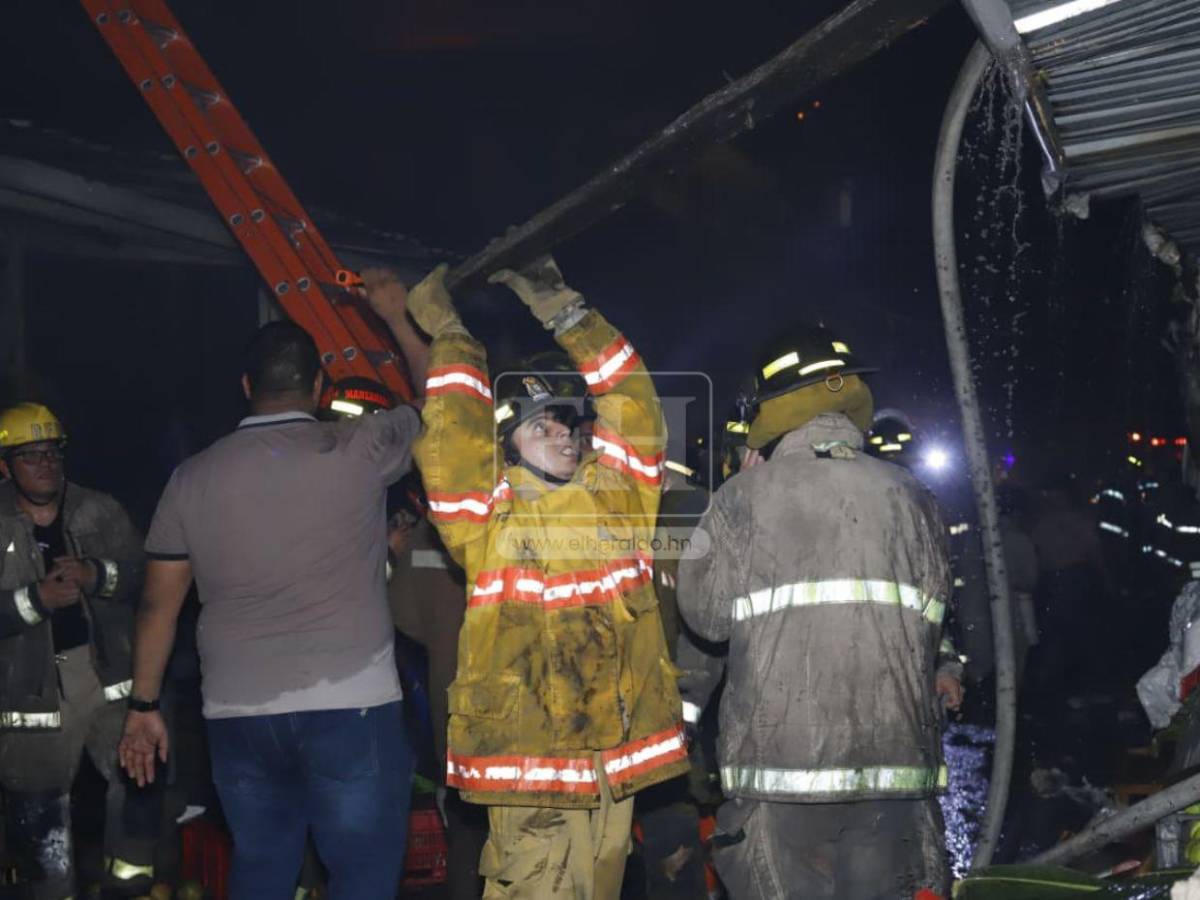 Millonarias pérdidas en Mercado Medina de SPS: Entre 60 a 100 puestos se quemaron