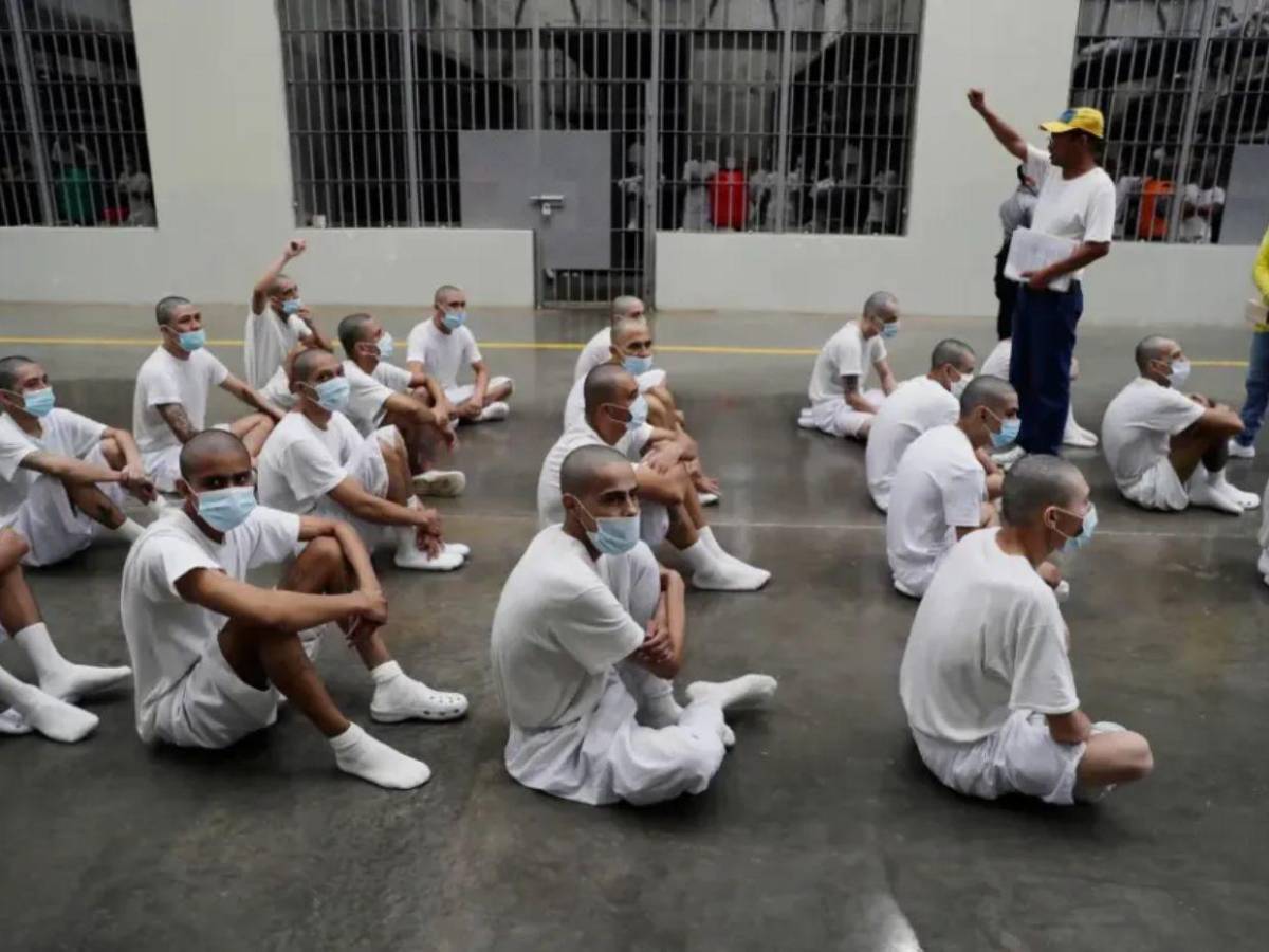 ¿Replicarán el CECOT en Honduras? Zambrano revela que buscan acercamiento con El Salvador