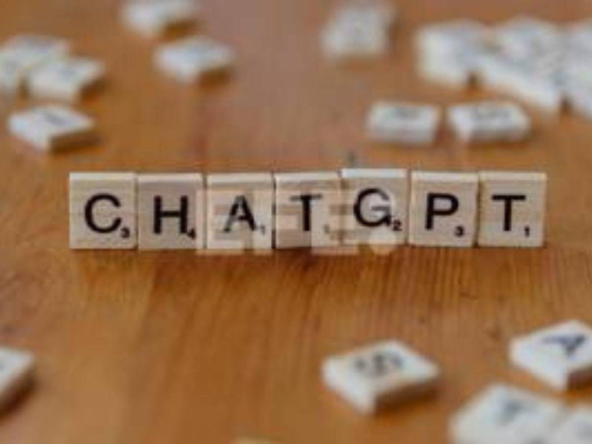 Adolescente dio a luz en su baño con ChatGPT y su novio fingió hallazgo de la bebé