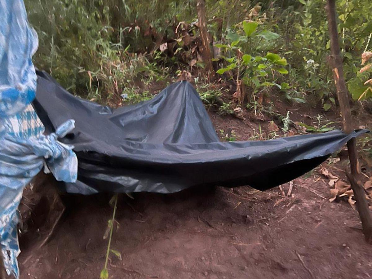 Estas son algunas de las estructuras construidas por los pandilleros para refugiarse de las inclemencias del clima en estos sectores. (Clic en la flecha para ver la siguiente)