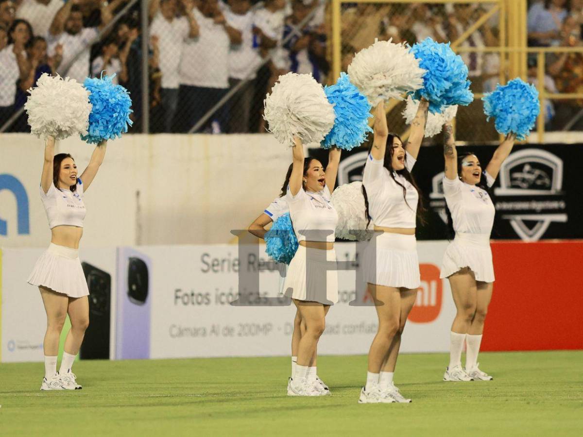 Hermosas y coordinadas:  así lucieron las pomponeras de la Selección de Tiktokers de Honduras