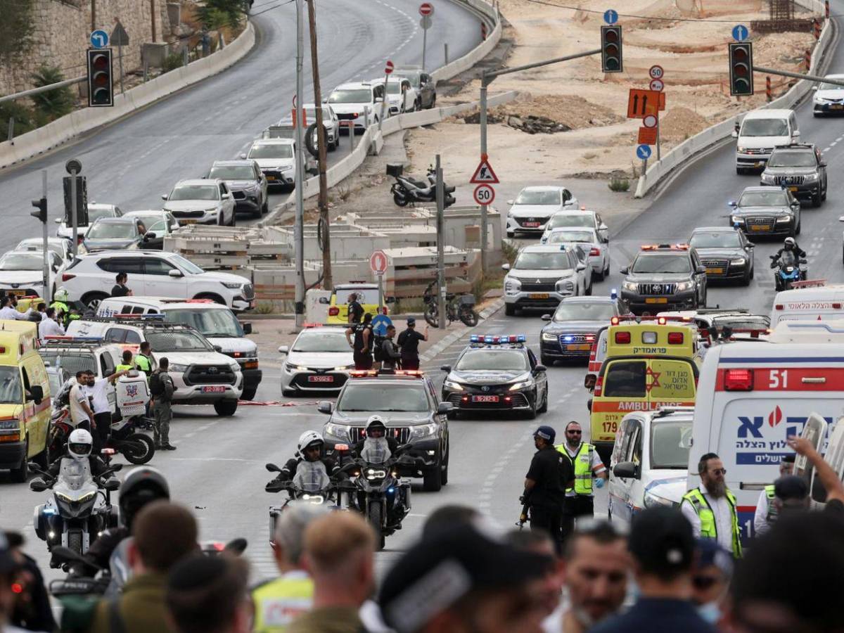 Atacantes eran dos y llegaron en un carro: ¿qué se sabe del atentado en Jerusalén?