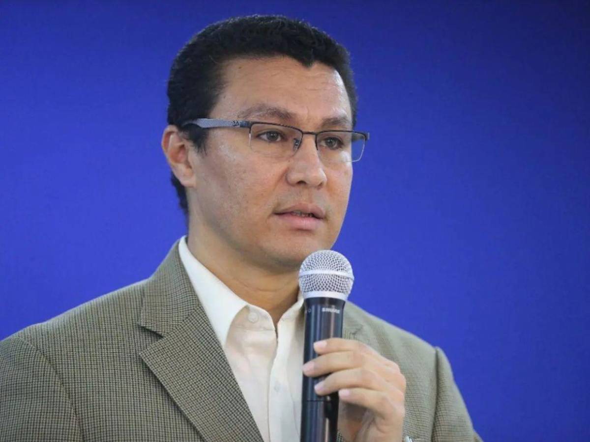 Ebal Díaz afirma que dará su versión de las acusaciones cuando el familión se vaya