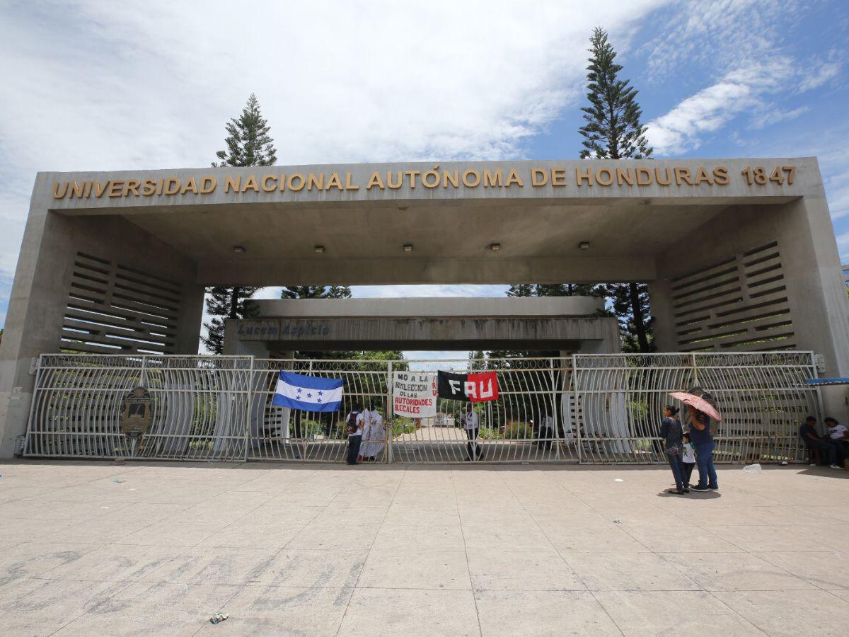 UNAH: Despiden a Julissa Villanueva y Ramón Barrios por no presentarse a trabajar