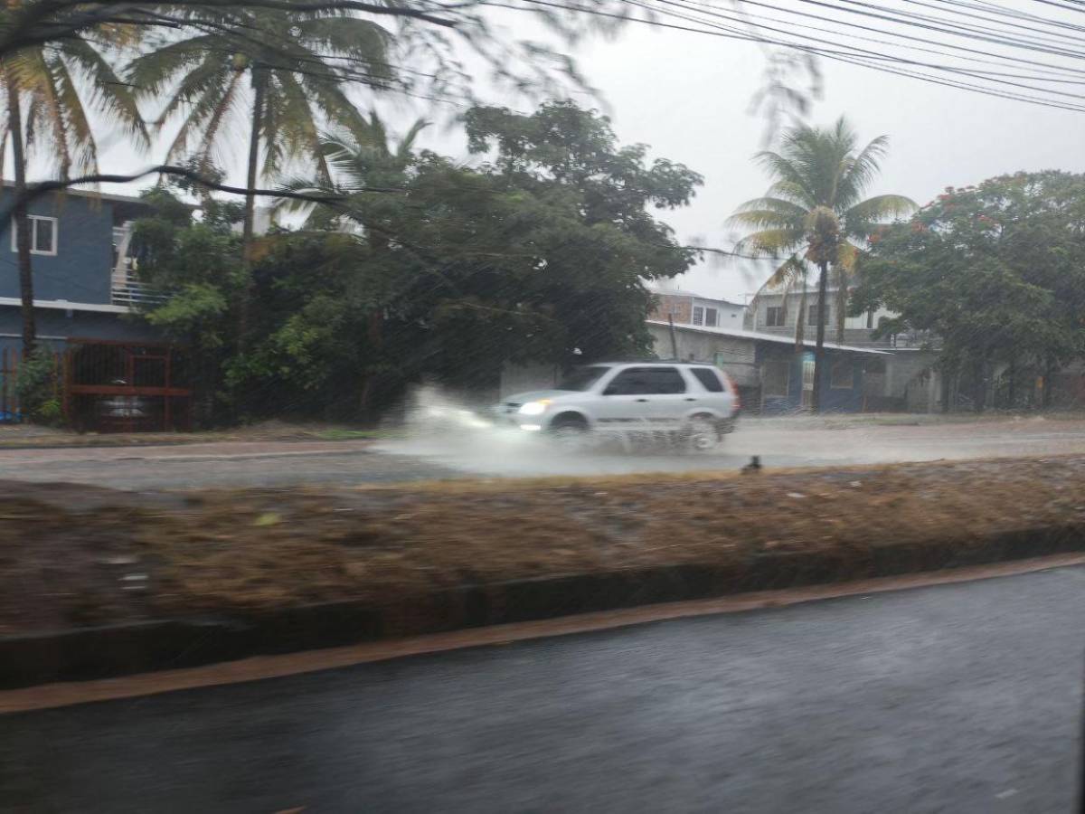 ¡Llueve en Tegucigalpa! Tormenta refresca la tarde en diferentes sectores de la capital