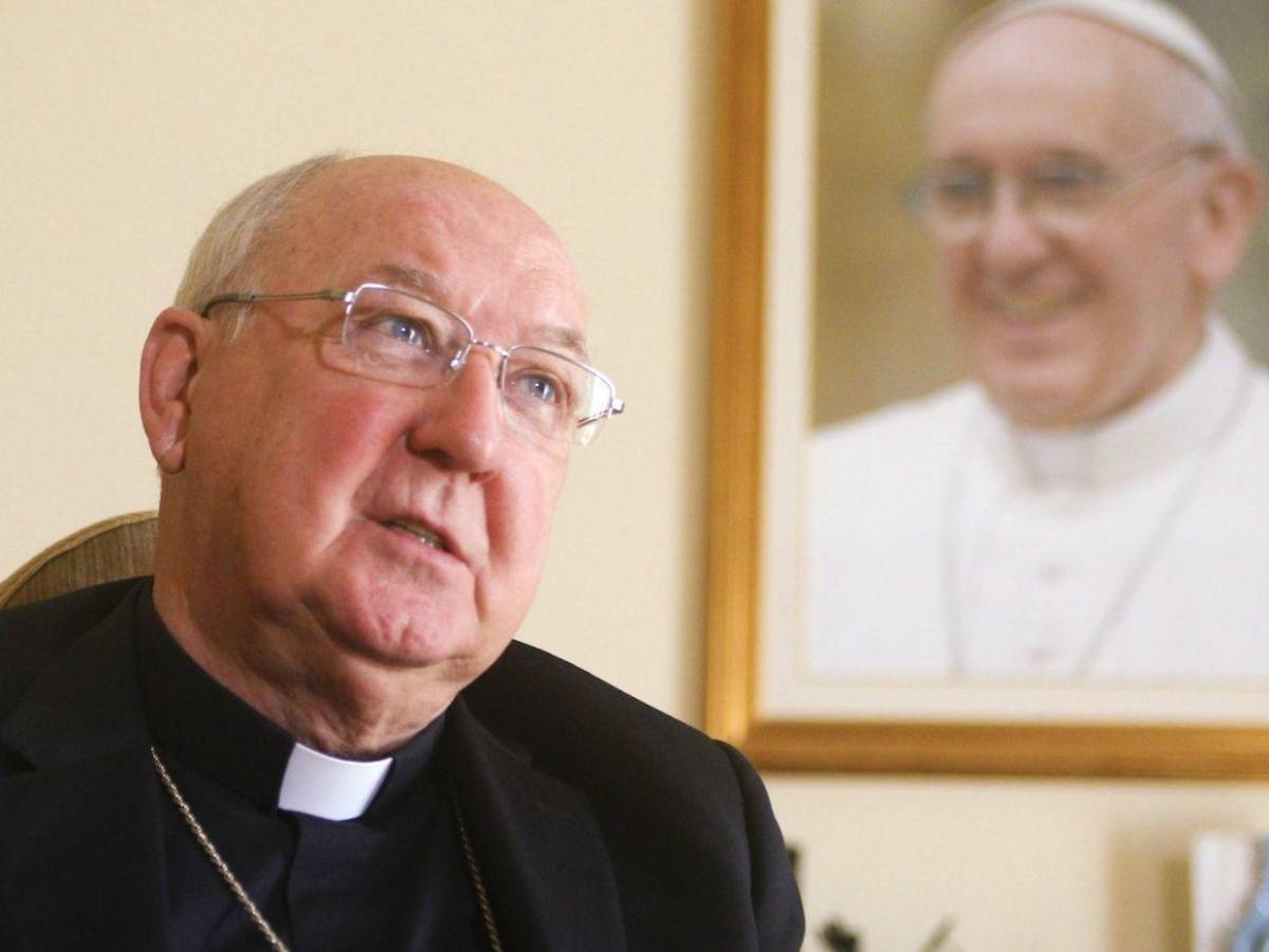 ¿Quién es Kevin Farrell, camarlengo encargado del Vaticano y pieza en la elección del nuevo papa?