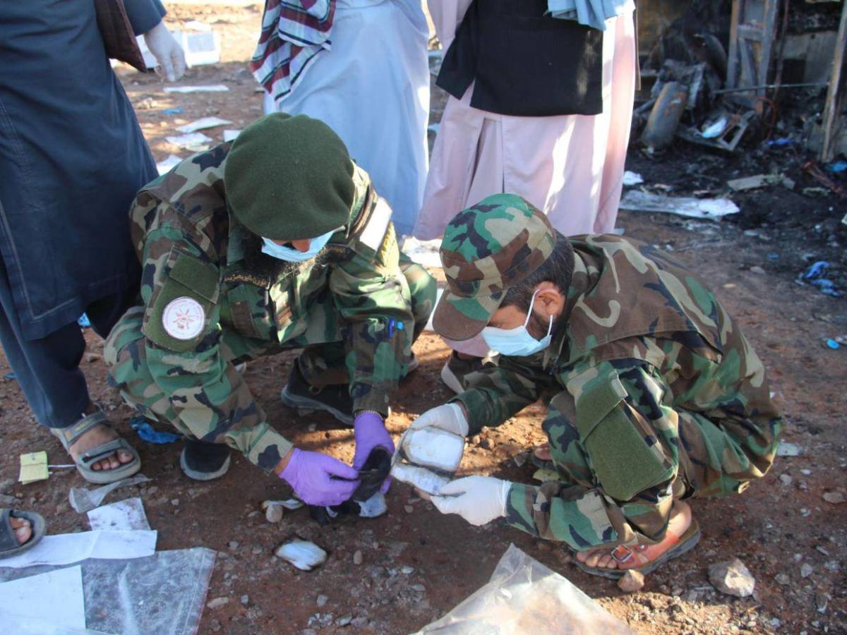 Al menos 76 muertos deja incendio de bus con deportados en Afganistán