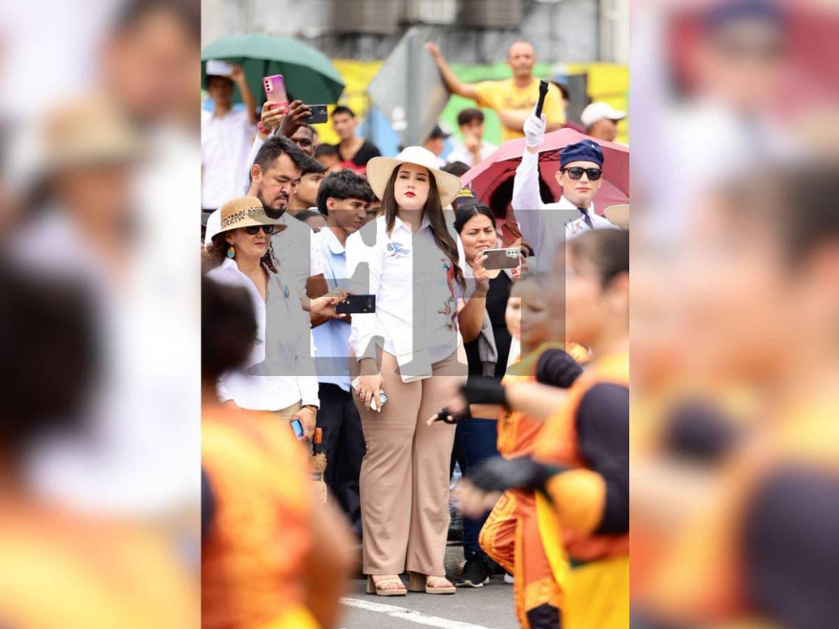 Las maestras que brillaron en los desfiles patrios 2025