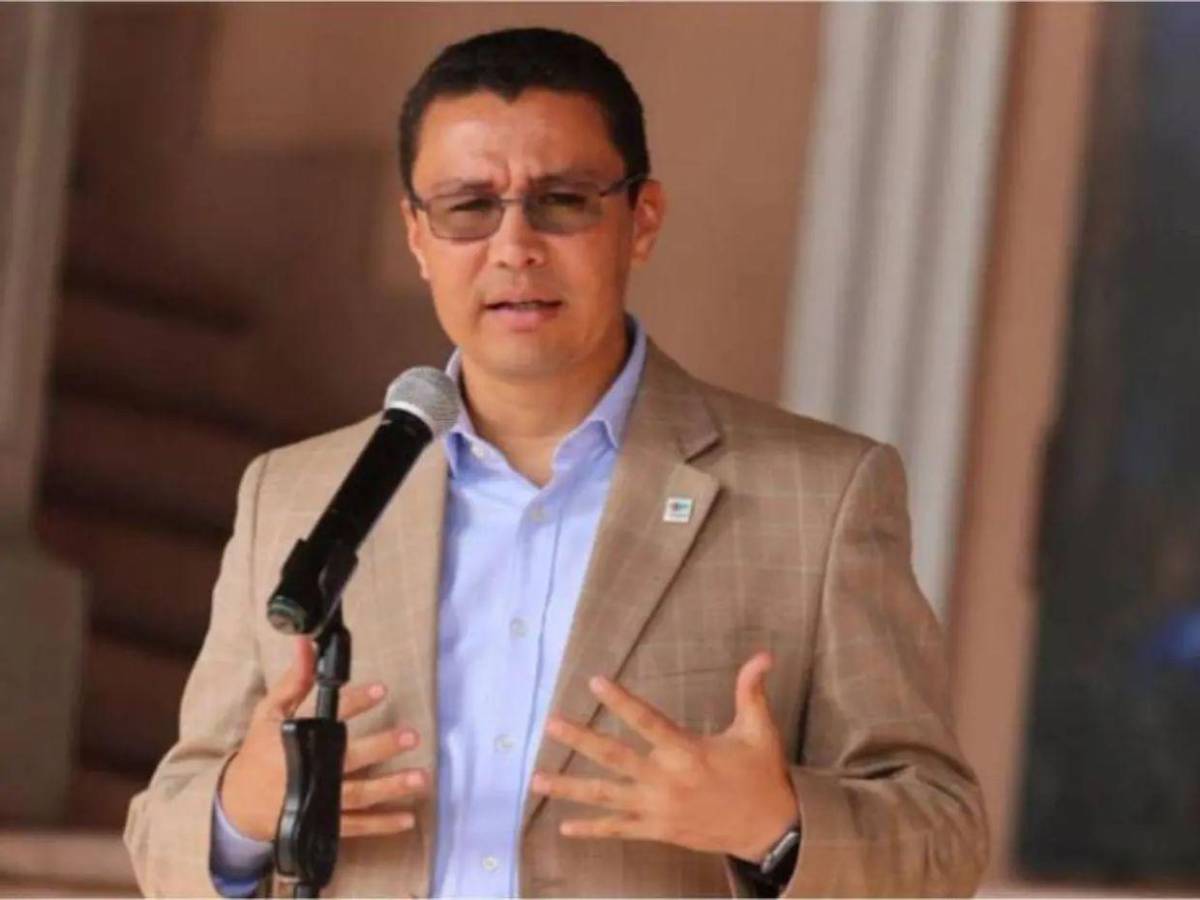 Ebal Díaz afirma que dará su versión de las acusaciones cuando el familión se vaya