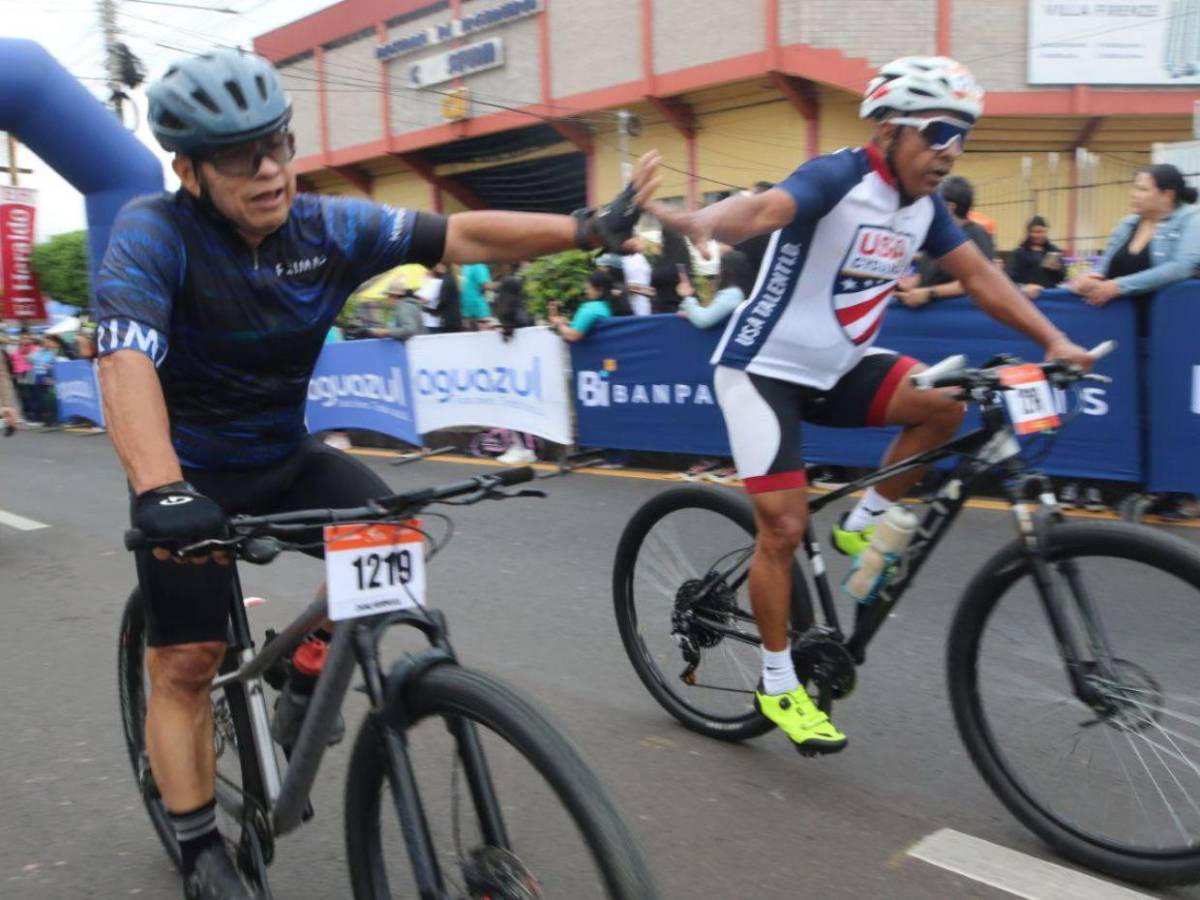 Caídas, alegría y pasión: así se vivió la decimocuarta edición de la Vuelta Ciclística EL HERALDO