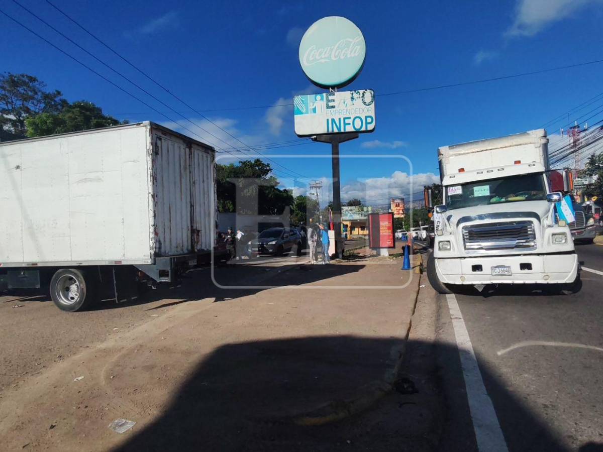 Bajo resguardo militar retornan camiones con material electoral a las bodegas del Infop