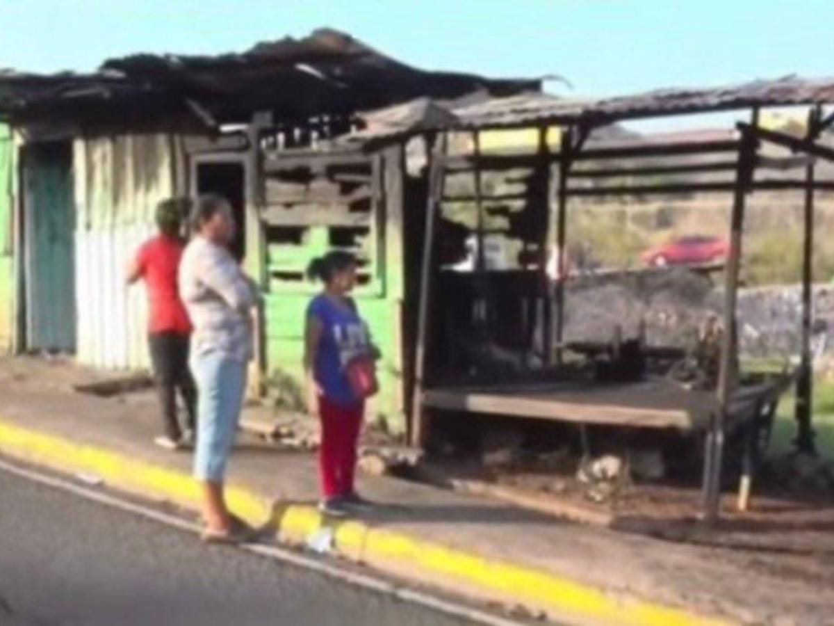 “Le metieron fuego: incendio arrasa con 15 negocios en la Nueva Suyapa, Tegucigalpa