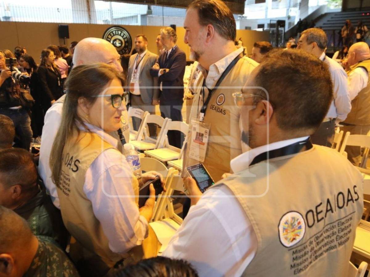 Con la ausencia de Cossette López y la presencia de la MOE-OEA, dan apertura a las elecciones generales
